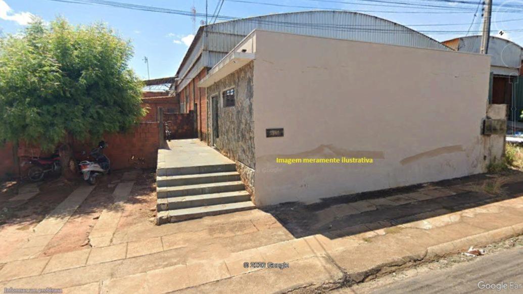 Lotes de terreno nº 11 e nº 12 da Quadra “C”, com benfeitorias de 855,50 m² em Tabapuã/SP