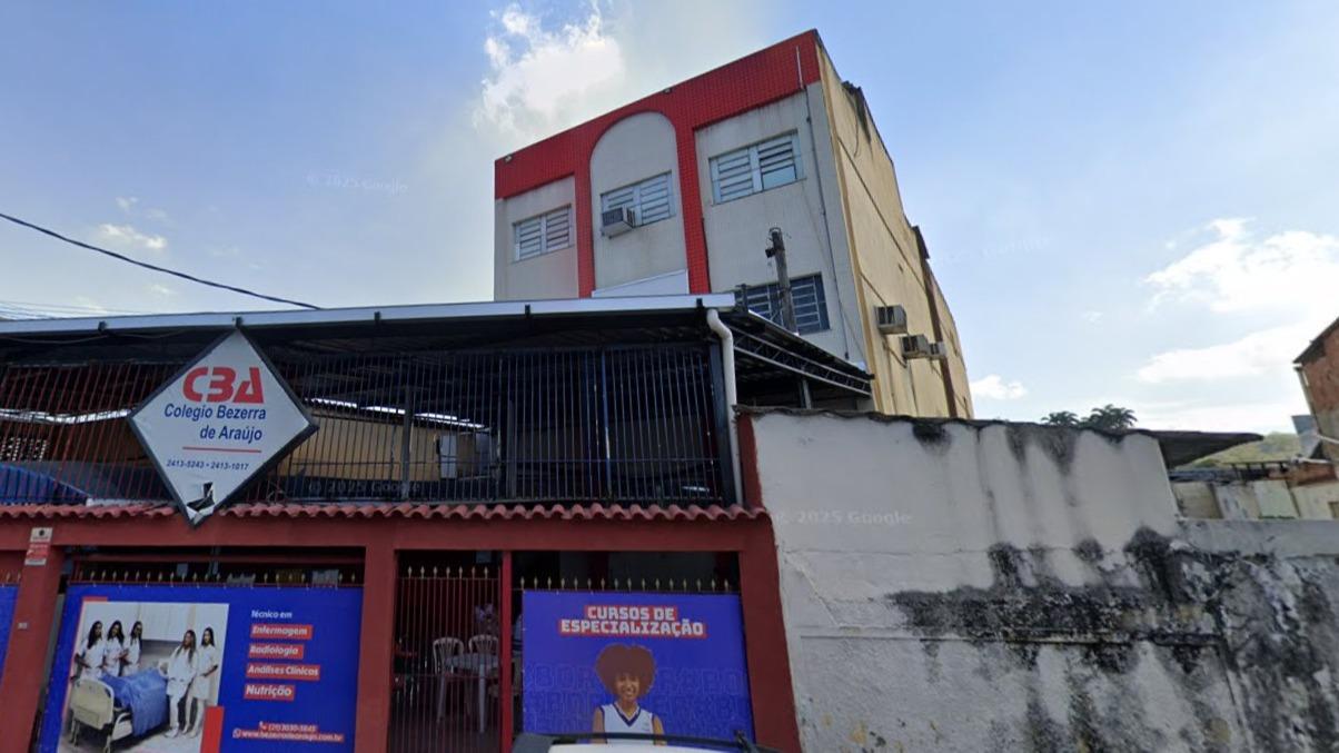 Prédio comercial na rua Viúva Dantas em Campo grande - Rio de Janeiro/RJ