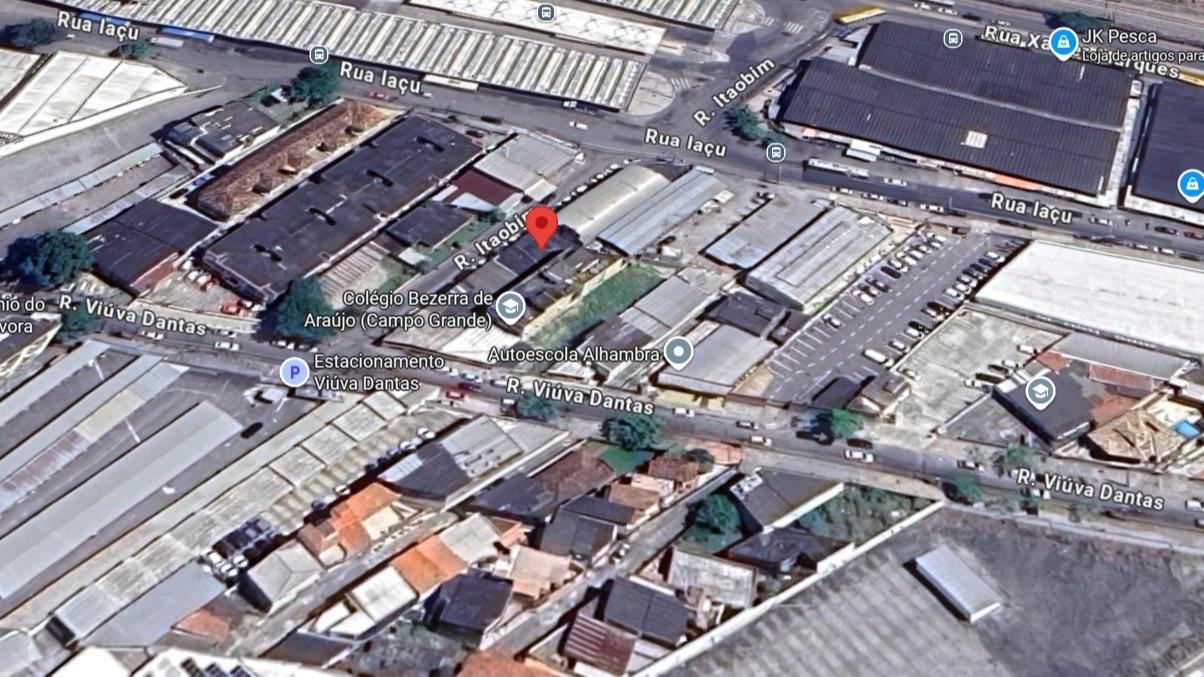 Prédio comercial na rua Viúva Dantas em Campo grande - Rio de Janeiro/RJ