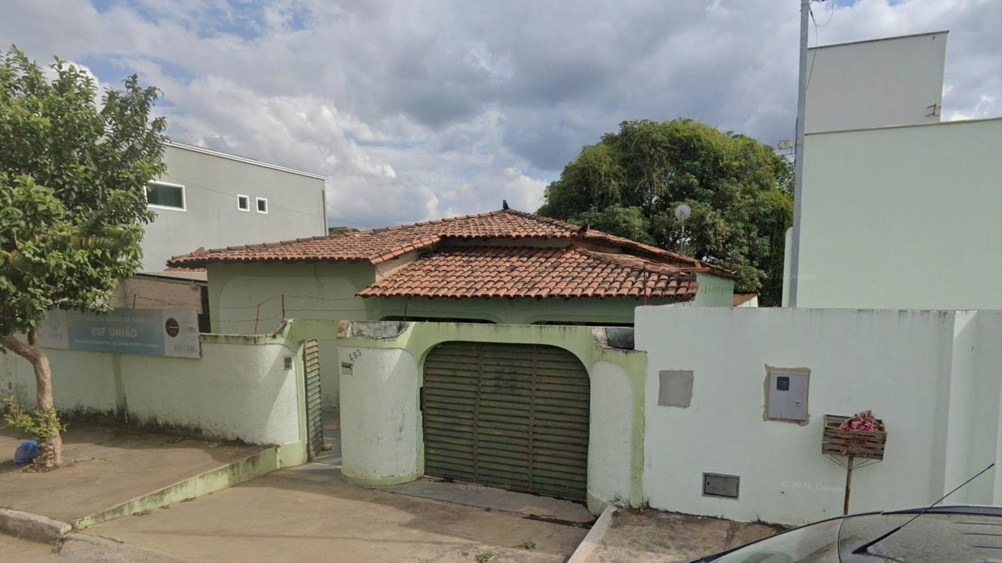 Casa com 600M² contando com 4 quartos, 2 banheiros e uma garagem em Vapabucu - Sete Lagoas/MG
