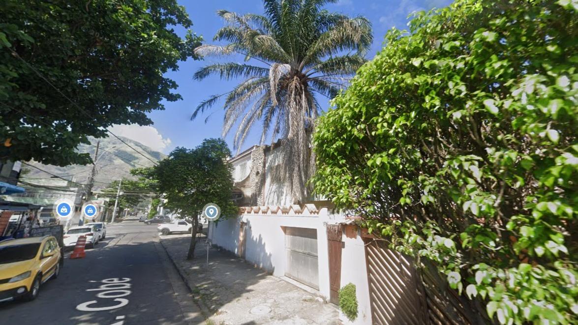 Imóvel no lote 18 com a quadra 197 com uma área de 259,80m² em Bangu - Rio de Janeiro/RJ