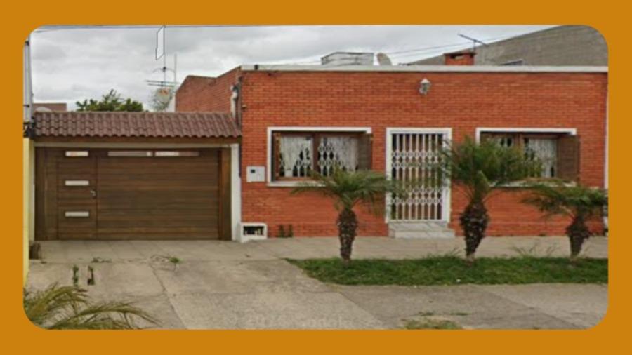 Oportunidade Única - Imóvel Residencial e seu terreno com 384,00m2 - Localizado na Avenida Governador Leonel Brizola, 2047, Quarteirão 1349, Bagé/RS
