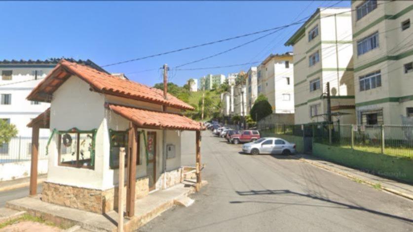 Apartamento nº 43, no 4º andar do Edifício Pedra Preta, no Jardim Residencial Rio das Pedras, Rua Pirajussara, nº 55, Bairro do Portão, Cotia/SP, com área útil de 55,26 m².