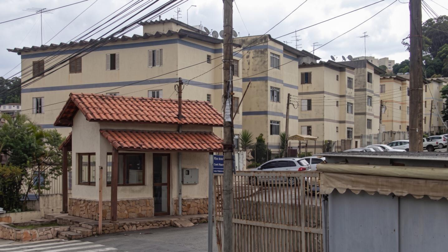 Apartamento nº 43, no 4º andar do Edifício Pedra Preta, no Jardim Residencial Rio das Pedras, Rua Pirajussara, nº 55, Bairro do Portão, Cotia/SP, com área útil de 55,26 m².