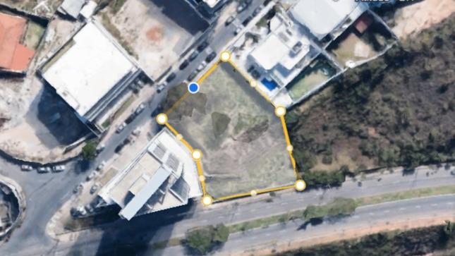Oportunidade-Casa edificada em terreno com área total de 536,45 m², situada na Avenida Olinto Meireles, nº 1.220-A, Bairro Santa Cruz, Belo Horizonte/MG.