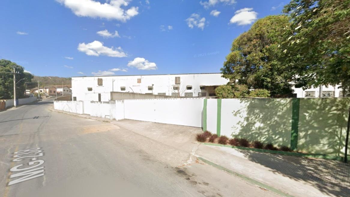 Prédio industrial com área total de 13.000 m², localizado no município de Cachoeira da Prata, Estado de Minas Gerais.