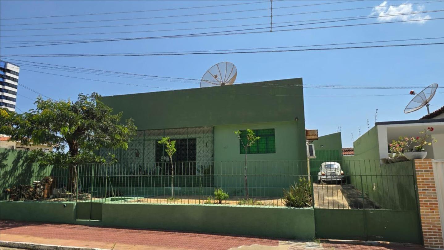 Casa residencial, situada na Avenida Peregrino Filho, nº 701, Patos/PB.