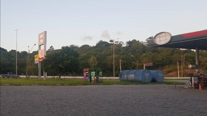 Prédio próprio para posto de gasolina, salão para restaurante, sanitário e banheiros na BR 101, Km 48 em Mamanguape/PB