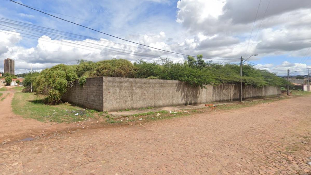 Terreno urbano com 6.000 m², correspondente aos lotes 01 ao 10 da quadra 14, em Juazeiro do Norte/CE.