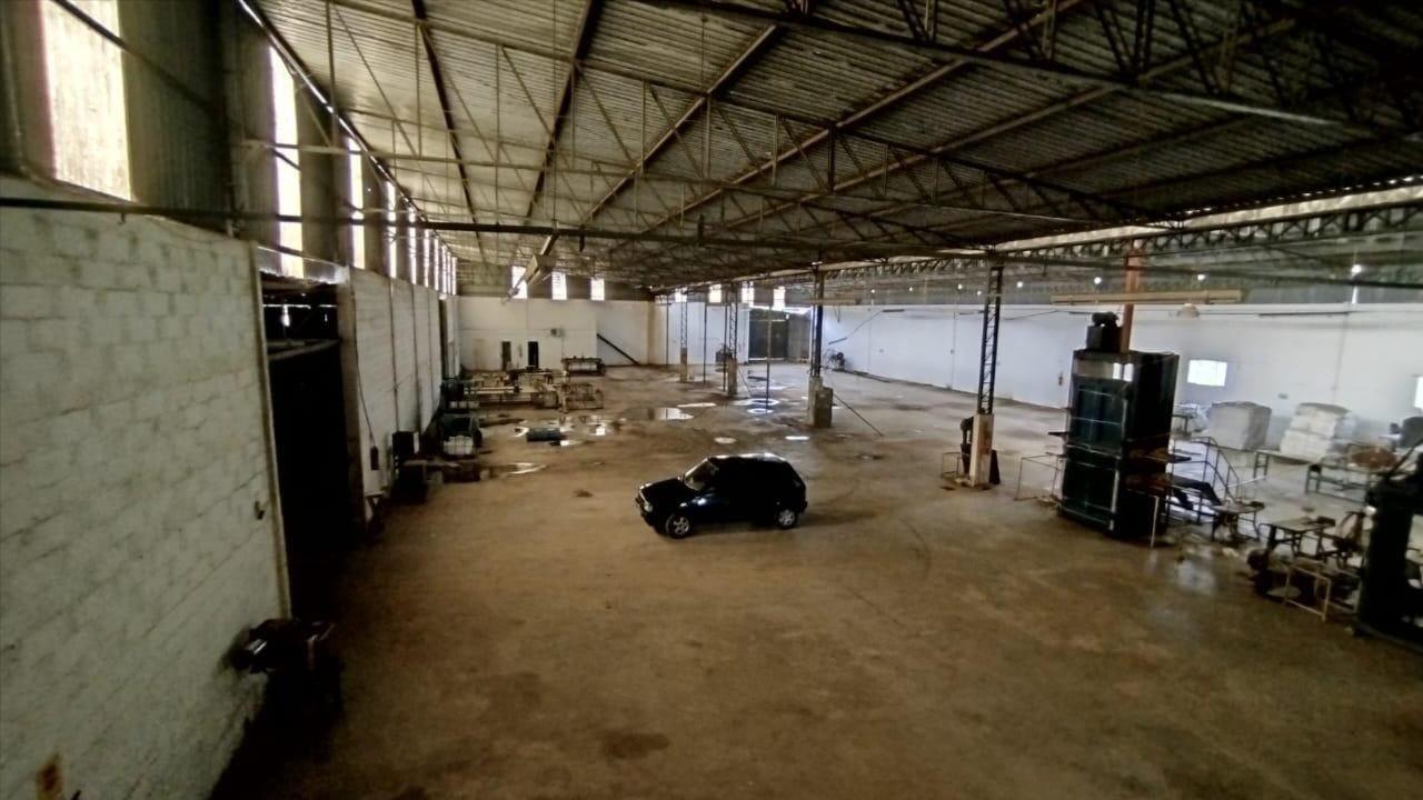 Imóvel industrial – Margens da BR-101 – Galpão de 2.050 metros quadrados